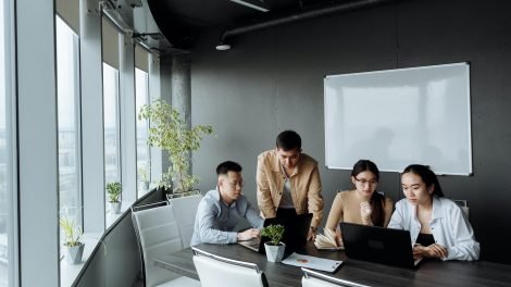 What companies are using cloud computing?-