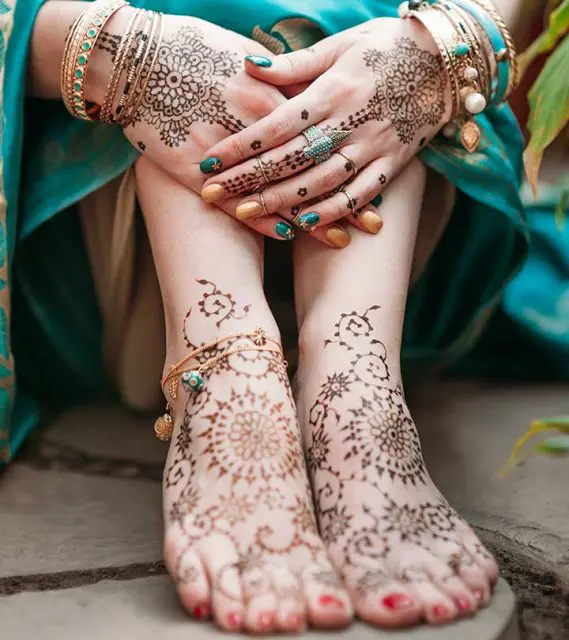 Elegant Thick Mehndi Style With Intricate Motifs!