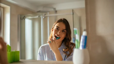 Do You Wet Your Toothpaste Before Brushing