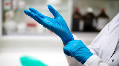 it is okay to use the same gloves to