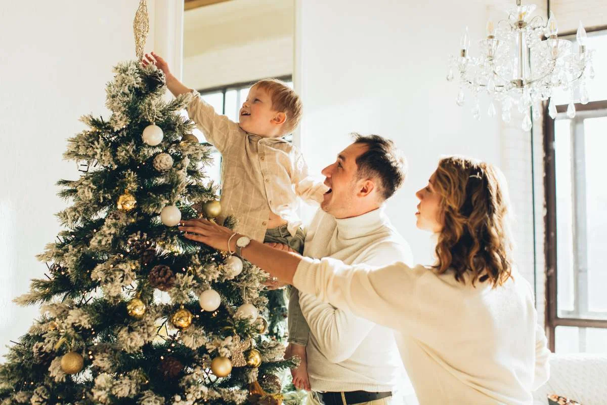 Christmas Decorating Tips For Small Spaces | Space-Saving Holiday Ideas