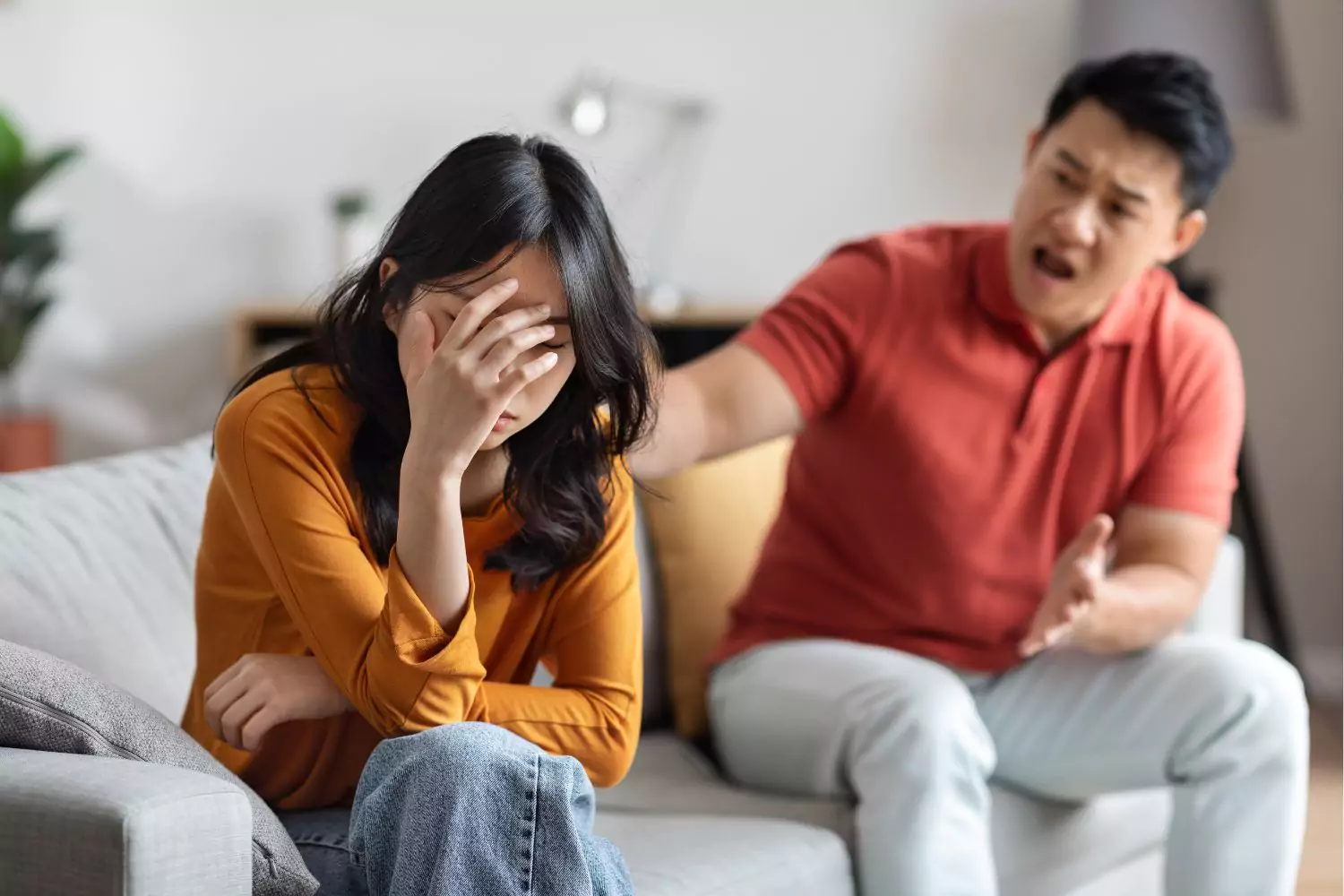 15 Warning Signs of Emotional Abuse in Relationships