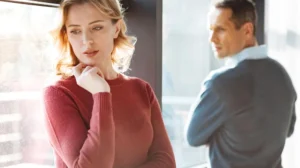 16 Signs of Losing Yourself in a Relationship