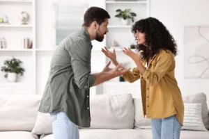 10 Signs That a Woman in a Relationship Will Become Abusive