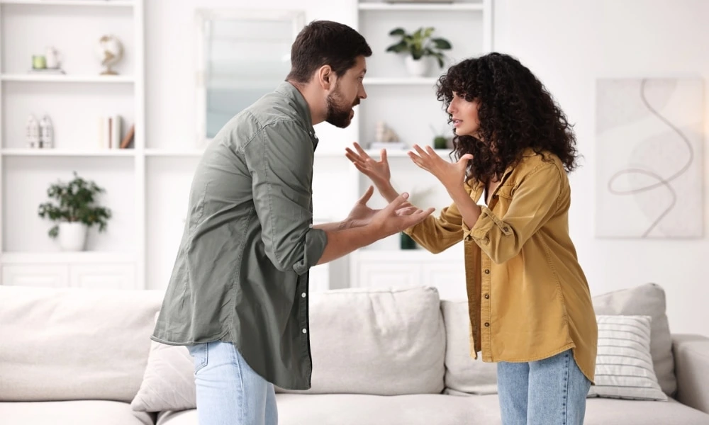 10 Signs That a Woman in a Relationship Will Become Abusive