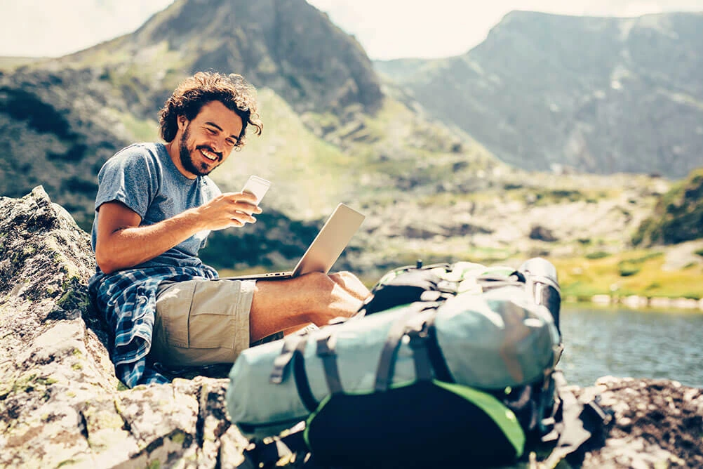A complete digital nomad lifestyle step by step guide covering visas, remote jobs, income, budgeting, tools, packing, and productivity to help you live and work anywhere.