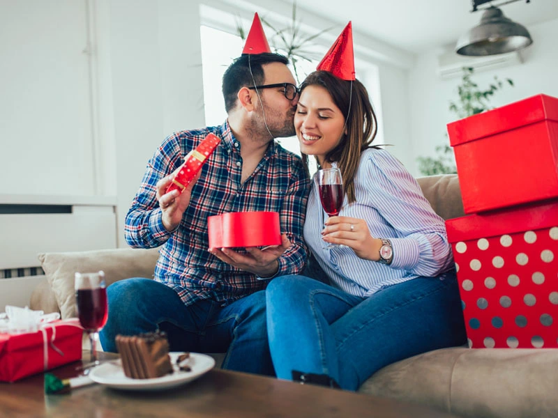 Romantic Gift Ideas To Surprise Your Partner At Home