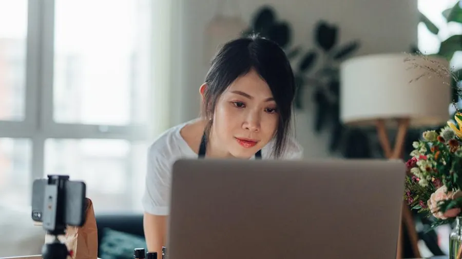 Side Hustles That Pay More Than a 9-to-5 Job