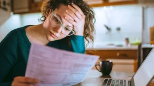 Silent Money Habits of People Who Never Stress About Bills