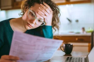 Silent Money Habits of People Who Never Stress About Bills