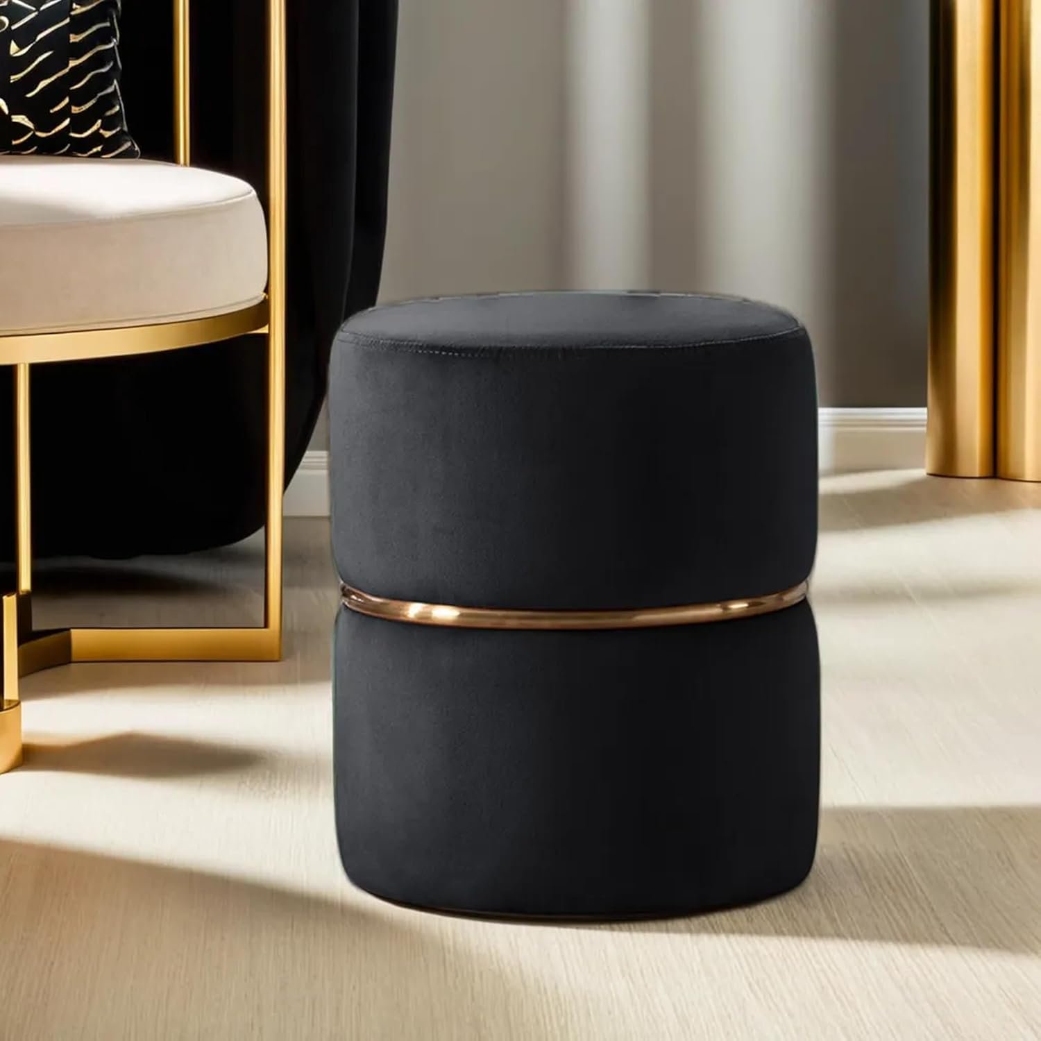 Storage ottoman for bedroom