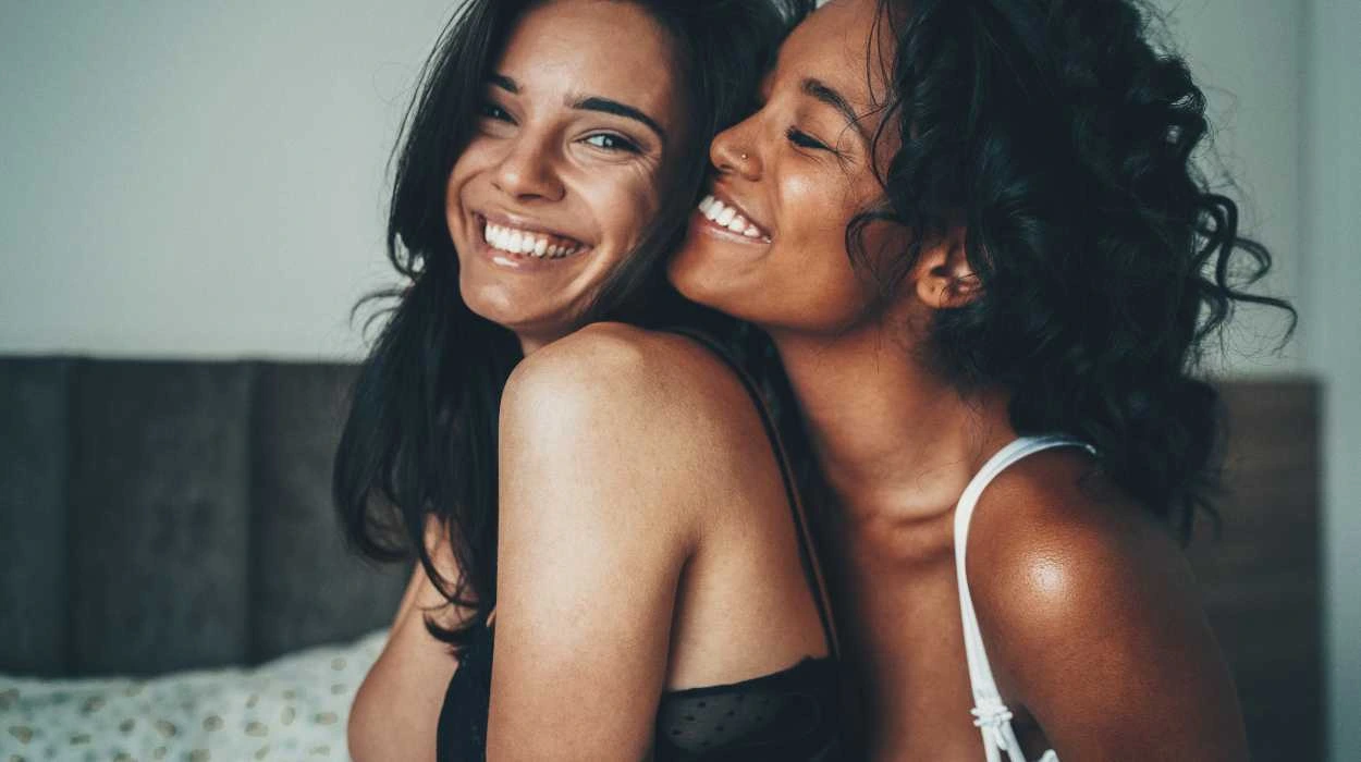 Signs a Woman Is Attracted to Another Woman Sexually
