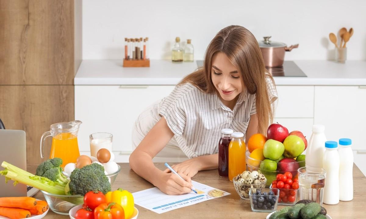 7 Day 1,500 Calorie Meal Plan for Weight Loss (With Grocery List & Macros)