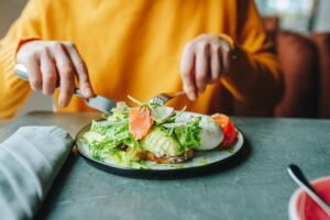 Best Cortisol-Reducing Foods to Eat in the Morning (Backed by Science)