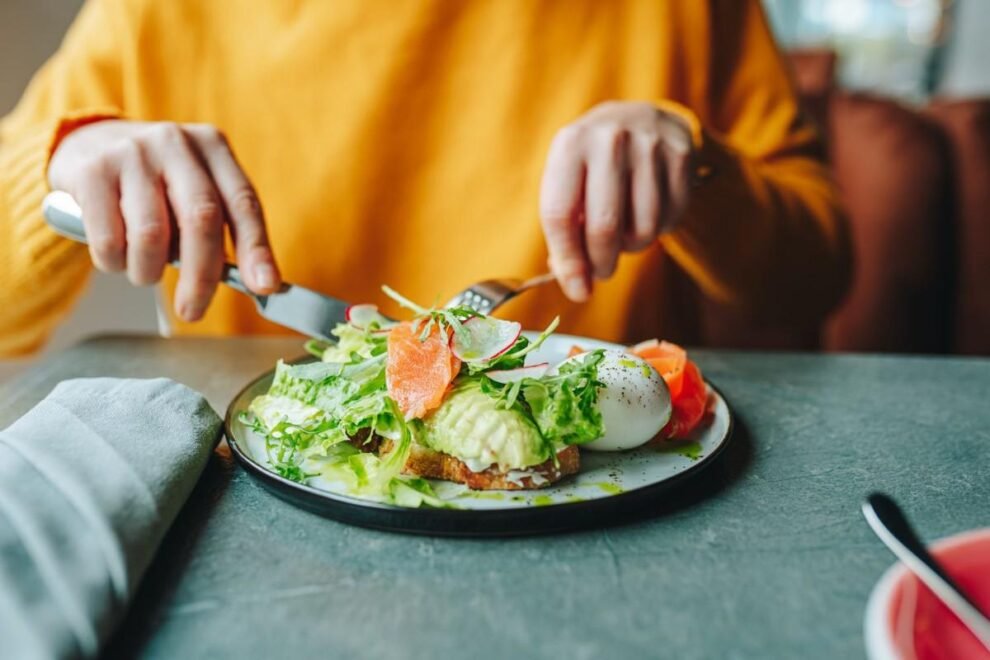 Best Cortisol-Reducing Foods to Eat in the Morning (Backed by Science)