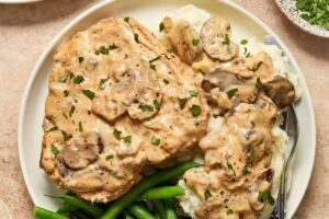 Easy Skillet Cream of Mushroom Pork Chops