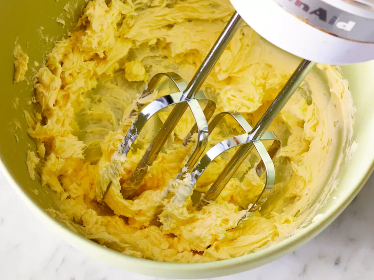 Quick and Almost-Professional Buttercream Icing