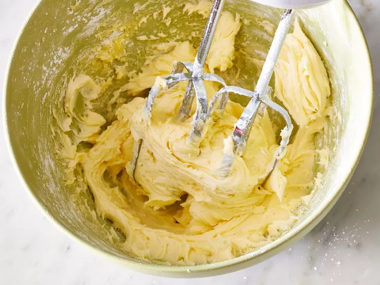 Quick and Almost-Professional Buttercream Icing