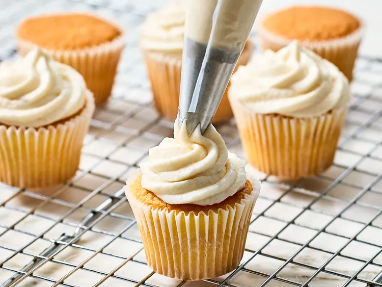 Quick and Almost-Professional Buttercream Icing 7