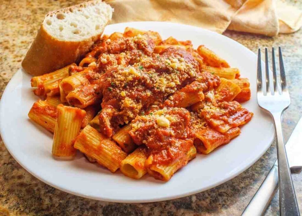 Baked Rigatoni with Mozzarella and Sausage