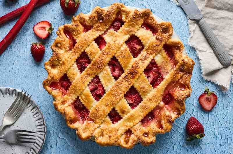 Classic Strawberry Rhubarb Pie