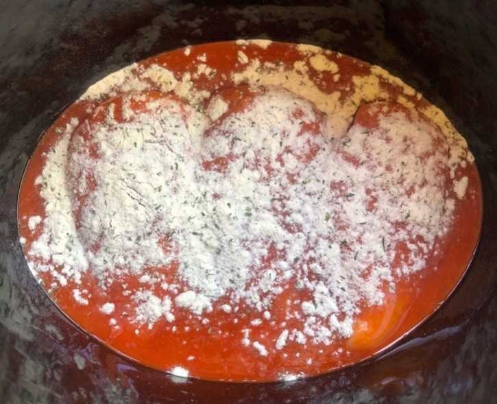 Easy Crockpot Shredded Buffalo Chicken Sandwiches