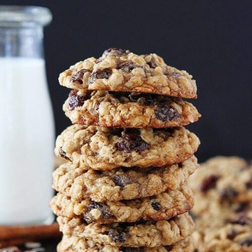 Chewy Oatmeal Raisin Cookies