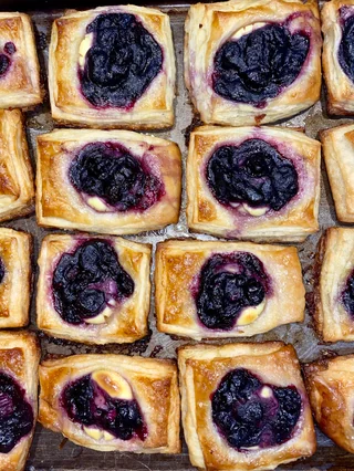 Easy and Delicious Peach Blueberry Cream Cheese Pastry