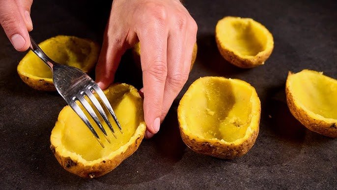 Cheesy Pizza Stuffed Potatoes