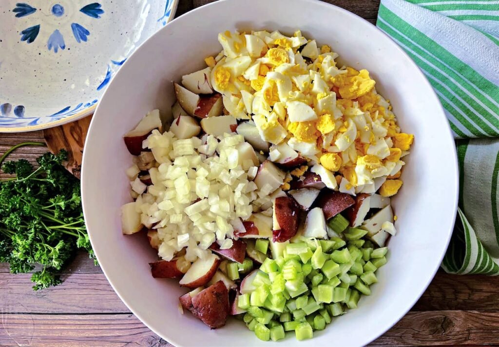 Creamy Amish Potato Salad – Easy and Delicious