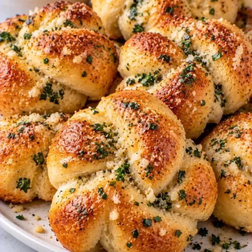Easy Parmesan Garlic Knots – Soft and Buttery