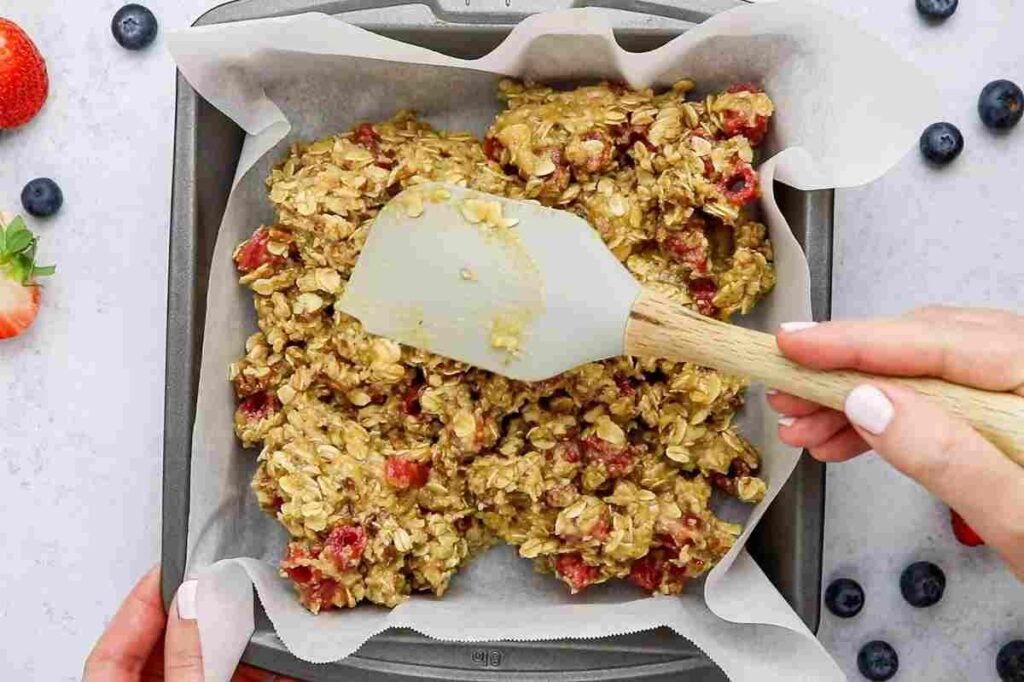 Homemade Blueberry and Oat Breakfast Bars – Soft and Fruity