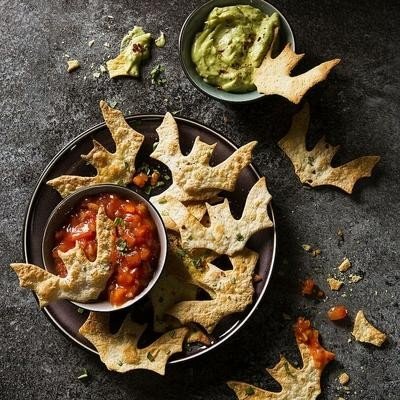 9. Bat-Shaped Tortilla Chips with Salsa-150kb