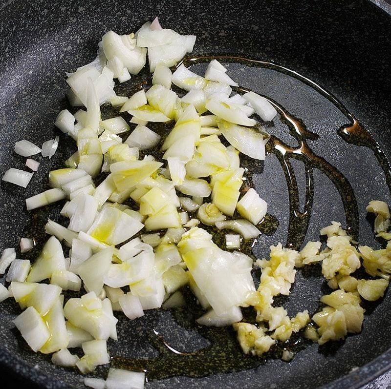 Step 2 Saut onion and garlic-149kb
